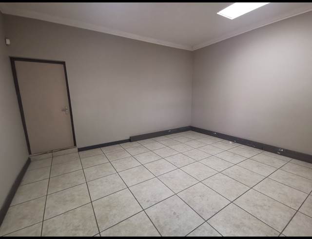 28M² OFFICE TO LET IN RYNFIELD