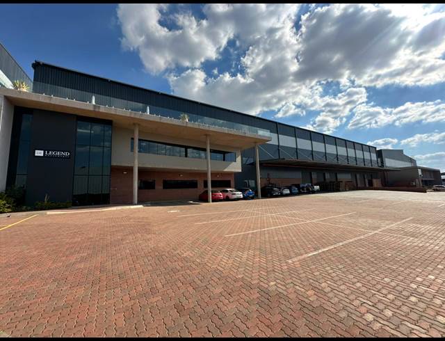6,940M² WAREHOUSE TO LET IN NORTH RIDING