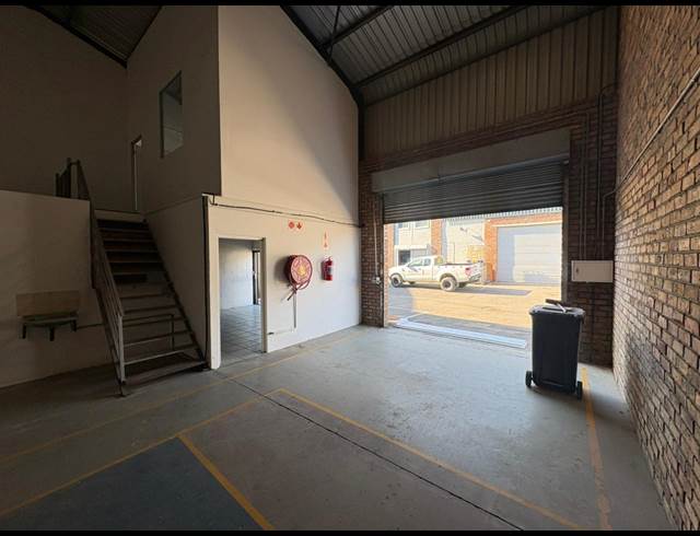 274M² WAREHOUSE TO LET IN BROADLANDS PARK