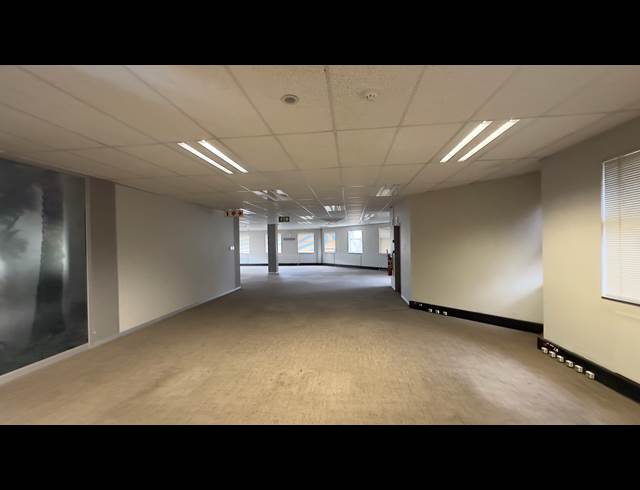 1,500M² OFFICE TO LET IN MEADOWDALE