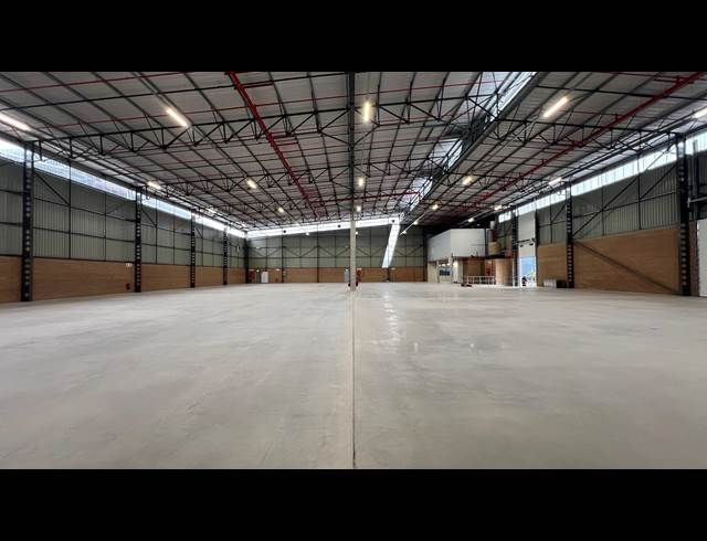 2,208M² WAREHOUSE TO LET IN AIRPORT PARK