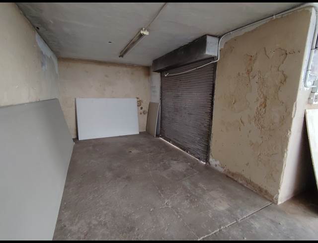 90M² WAREHOUSE TO LET IN TULISA PARK