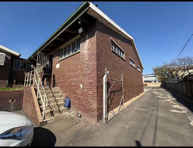 3,650M² WAREHOUSE TO LET IN LONGDALE