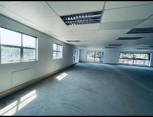 586M² OFFICE TO LET IN VORNA VALLEY