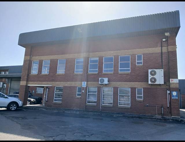 900M² WAREHOUSE TO LET IN SPRINGFIELD PARK