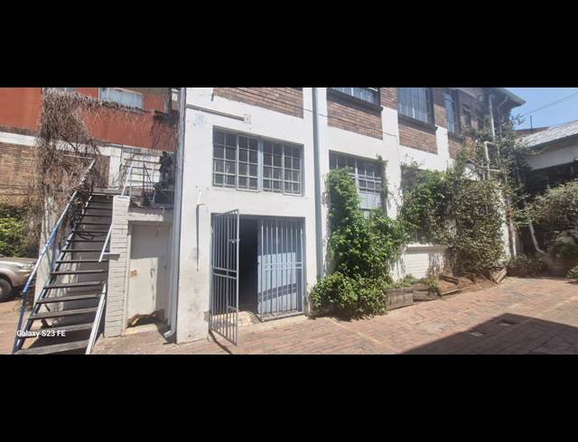 100M² WAREHOUSE TO LET IN DOORNFONTEIN