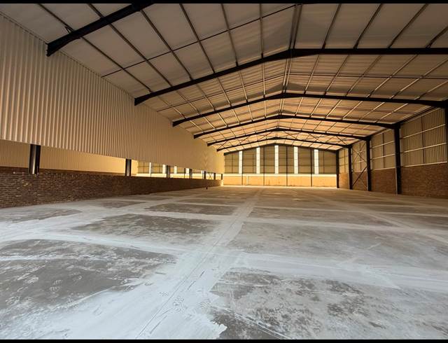 3,150M² WAREHOUSE TO LET IN CLAYVILLE