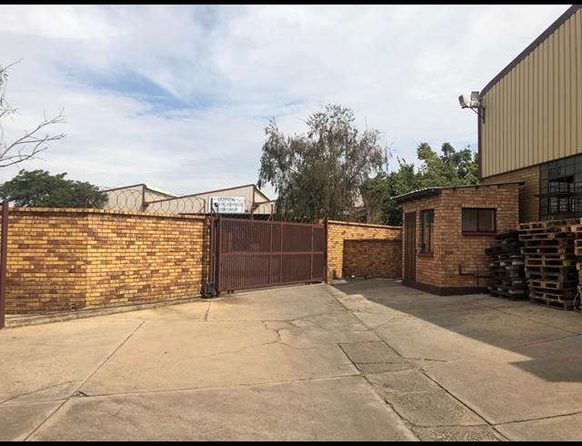 150M² WAREHOUSE TO LET IN APEX