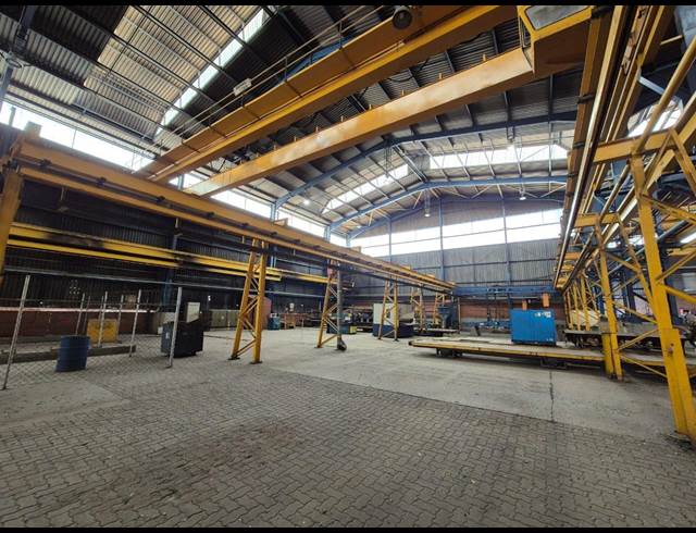 3,240M² WAREHOUSE TO LET IN ROODEKOP
