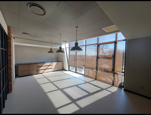 345M² OFFICE TO LET IN HYDE PARK