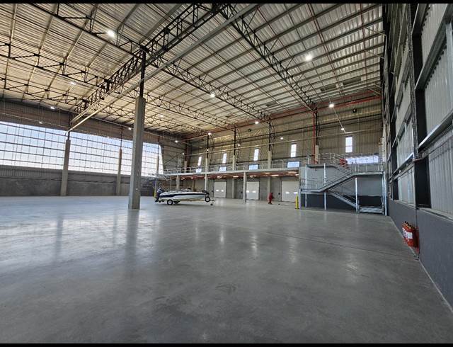 2,322M² WAREHOUSE TO LET IN ATLANTIC HILLS