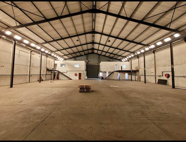 800M² WAREHOUSE RENTED IN RACING PARK