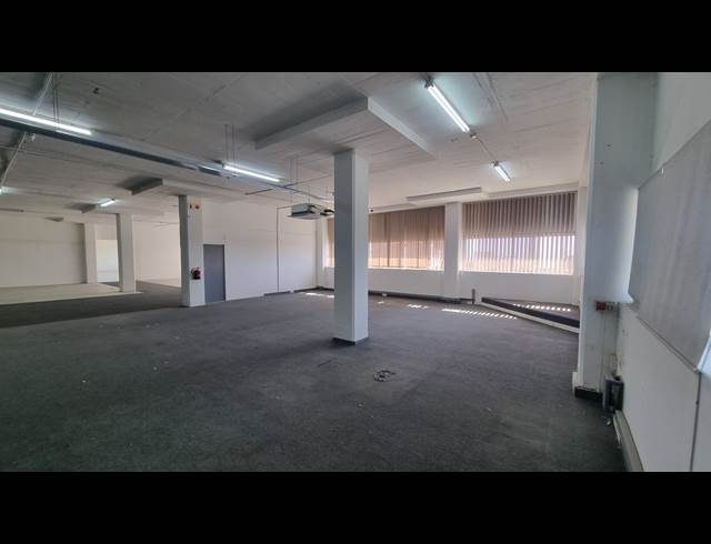 850M² WAREHOUSE TO LET IN SALT RIVER