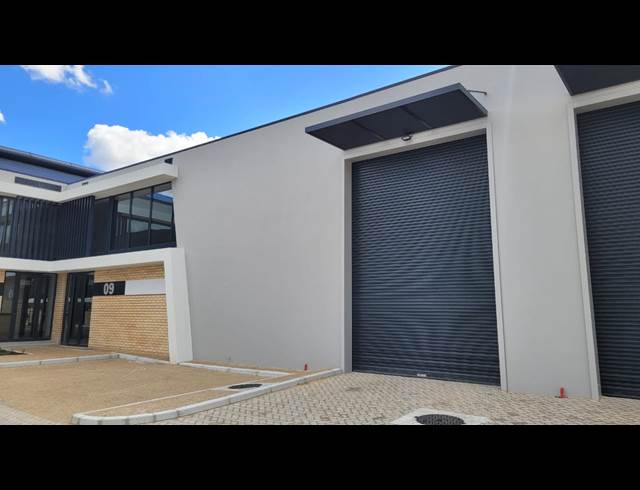 395M² WAREHOUSE TO LET IN STIKLAND INDUSTRIAL