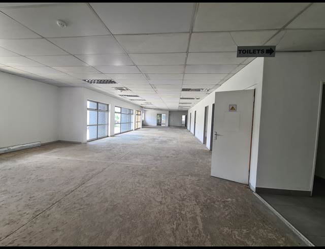2,344M² OFFICE TO LET IN VORNA VALLEY