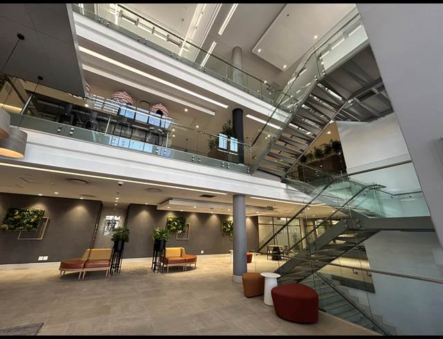 1,162M² OFFICE TO LET IN WATERFALL