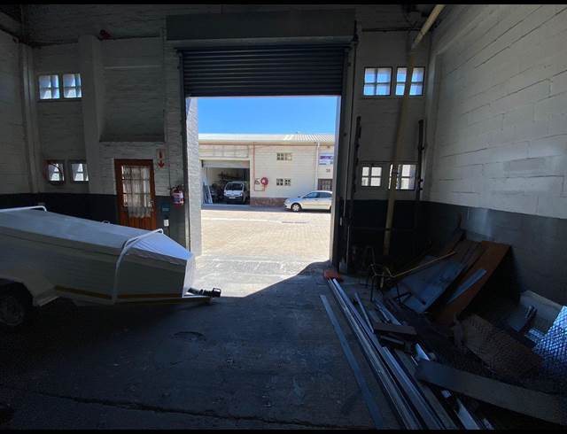 110M² WAREHOUSE TO LET IN EPPING INDUSTRIAL