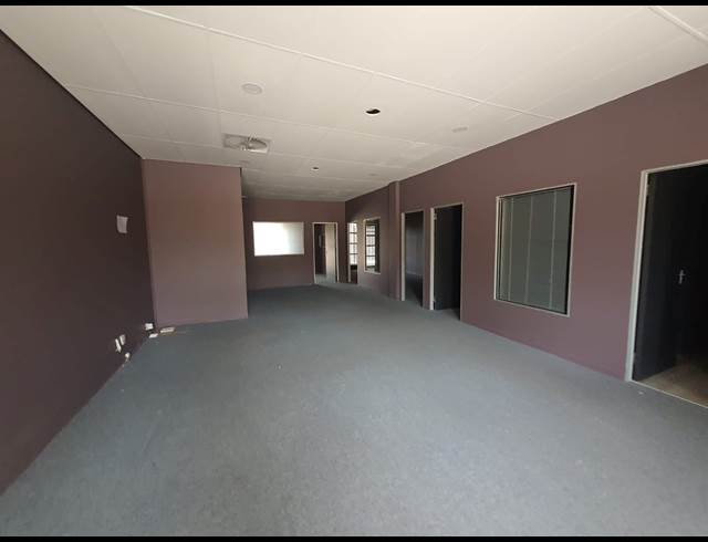 109M² OFFICE TO LET IN MORELETA PARK