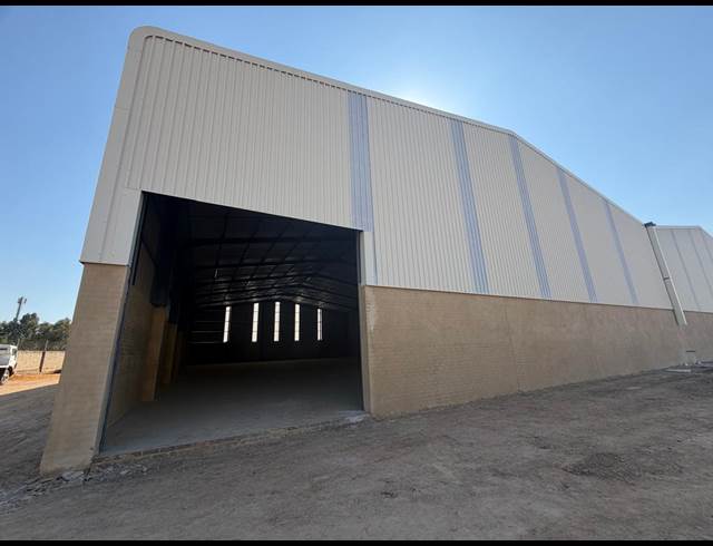 1,050M² WAREHOUSE TO LET IN CLAYVILLE