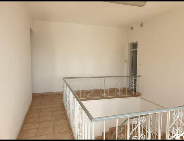 75M² OFFICE TO LET IN ELECTRON