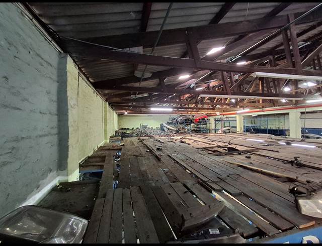 1,048M² WAREHOUSE TO LET IN CHISELHURST