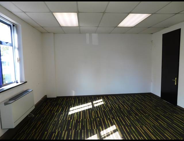 1,850M² OFFICE TO LET IN LYME PARK