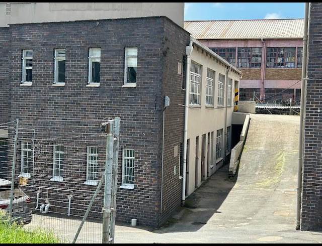448M² WAREHOUSE TO LET IN NEW GERMANY
