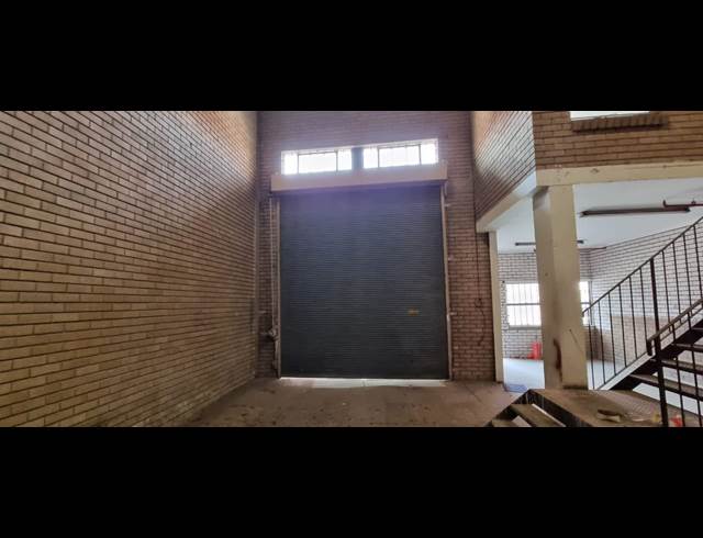 473M² WAREHOUSE TO LET IN VILLAGE MAIN