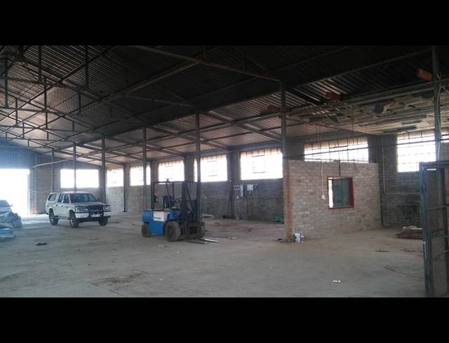 900M² WAREHOUSE TO LET IN BOOTHA AH