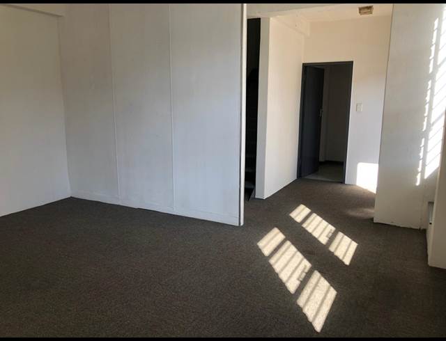 202M² WAREHOUSE TO LET IN ROBERTVILLE
