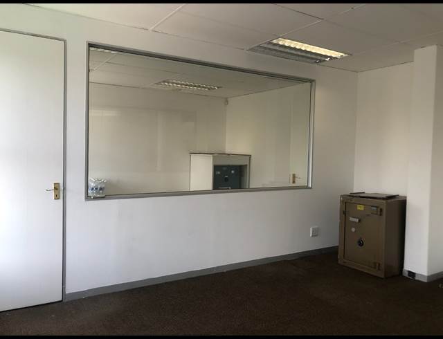 873M² OFFICE TO LET IN HYDE PARK