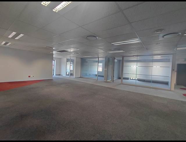 383M² OFFICE TO LET IN BRYANSTON