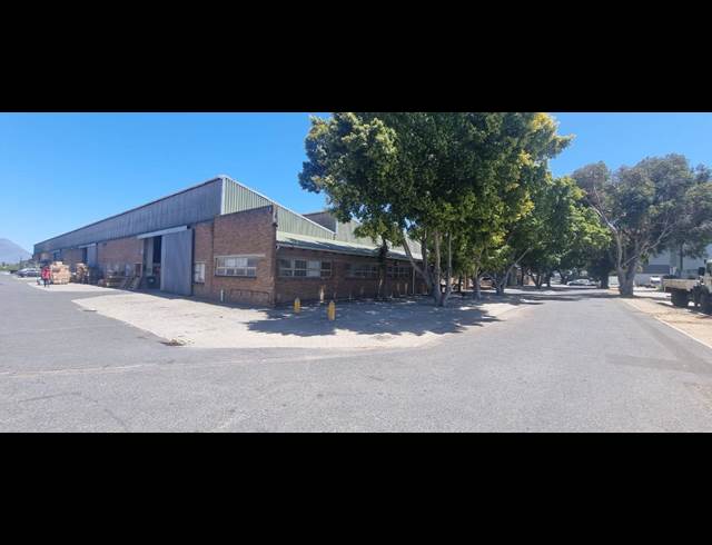 873M² WAREHOUSE TO LET IN AIRPORT INDUSTRIA