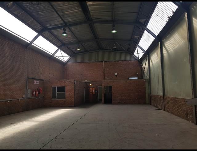 411M² WAREHOUSE TO LET IN MEADOWDALE