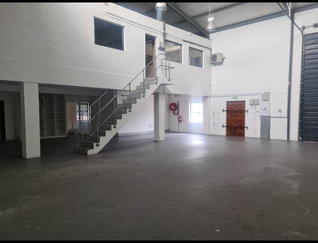 429M² WAREHOUSE RENTED IN WESTLAKE