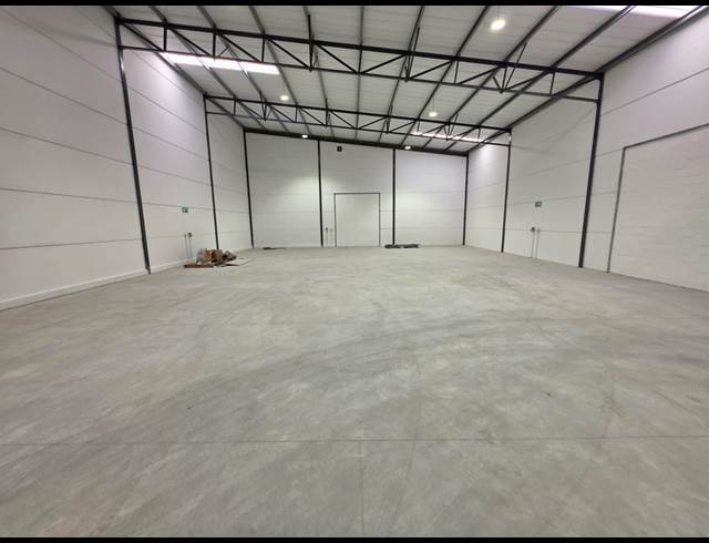 552M² WAREHOUSE TO LET IN FIRGROVE INDUSTRIAL ESTATE
