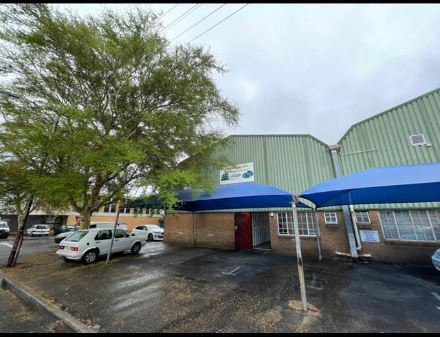304M² WAREHOUSE TO LET IN PAROW EAST