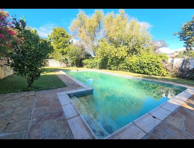 4 bed property to rent in LANGERUG