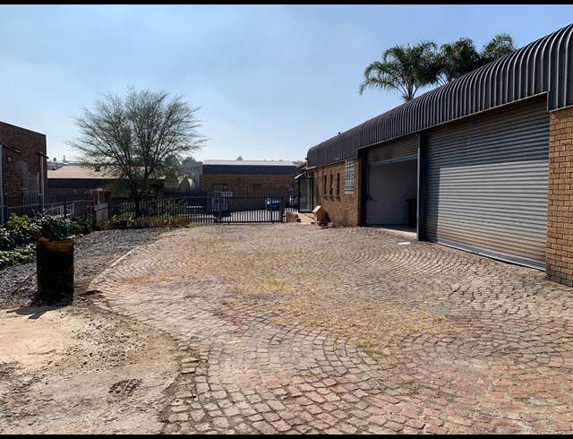 480M² WAREHOUSE TO LET IN LASER PARK