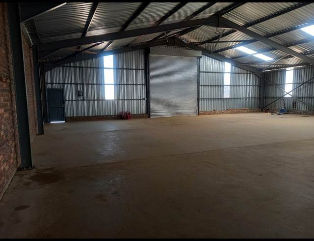 550M² WAREHOUSE TO LET IN POMONA