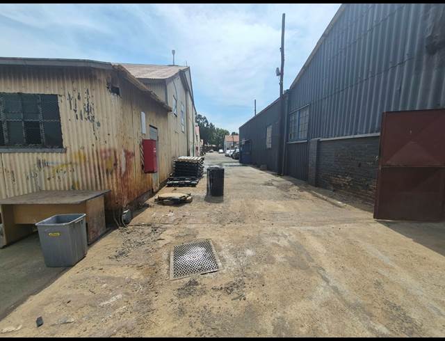 240M² WAREHOUSE TO LET IN LUIPAARDSVLEI