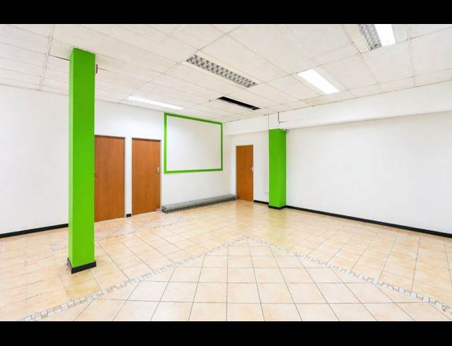 134M² BUSINESS CENTRE TO LET IN NELSPRUIT EXT 14