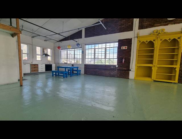 365M² BUILDING TO LET IN WOODSTOCK