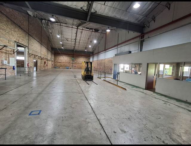11,500M² WAREHOUSE TO LET IN WOODBROOK