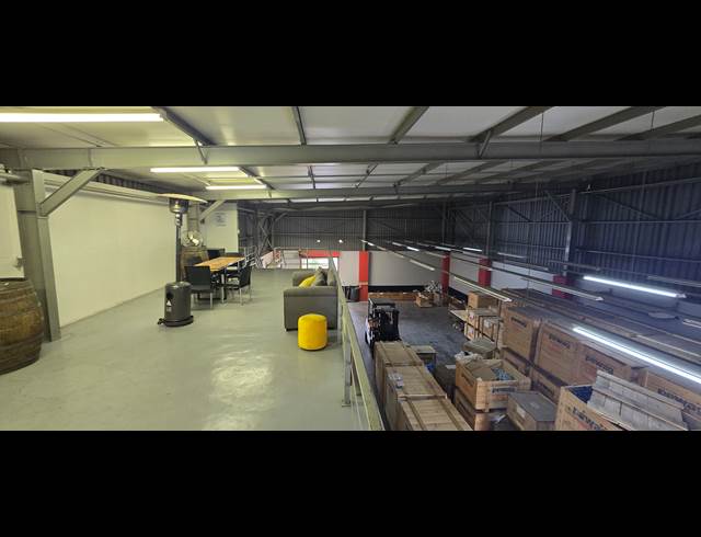 322M² WAREHOUSE TO LET IN FACTORIA
