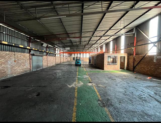 600M² WAREHOUSE TO LET IN VULCANIA