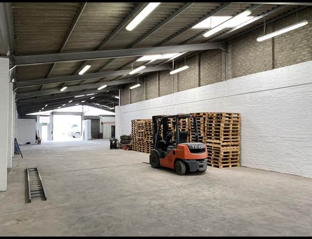 775M² WAREHOUSE TO LET IN PAROW INDUSTRIAL