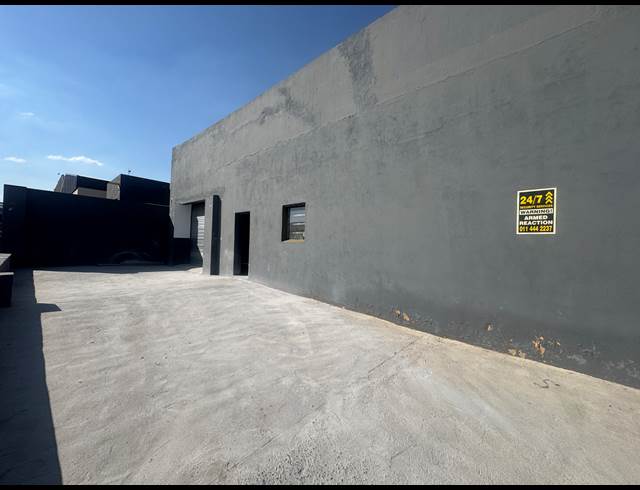242M² WAREHOUSE TO LET IN WYNBERG