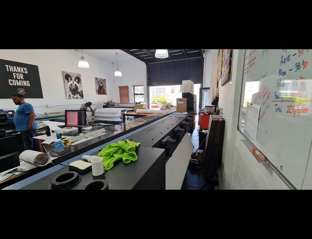 226M² WAREHOUSE TO LET IN WESTLAKE