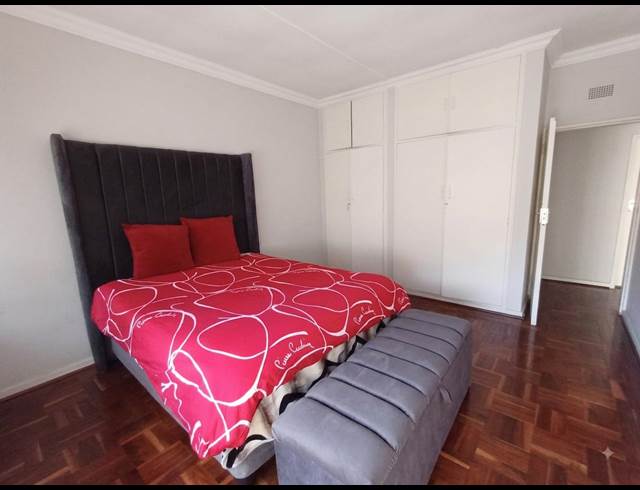 2 BEDROOM FLAT TO LET IN THREE RIVERS PROPER